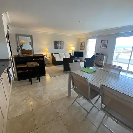 Domaine De La Baie アパート